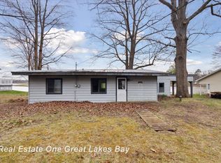 620 Bushong Beach Dr, Gladwin, MI 48624