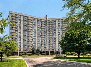 40 N Tower Rd APT 8A, Oak Brook, IL