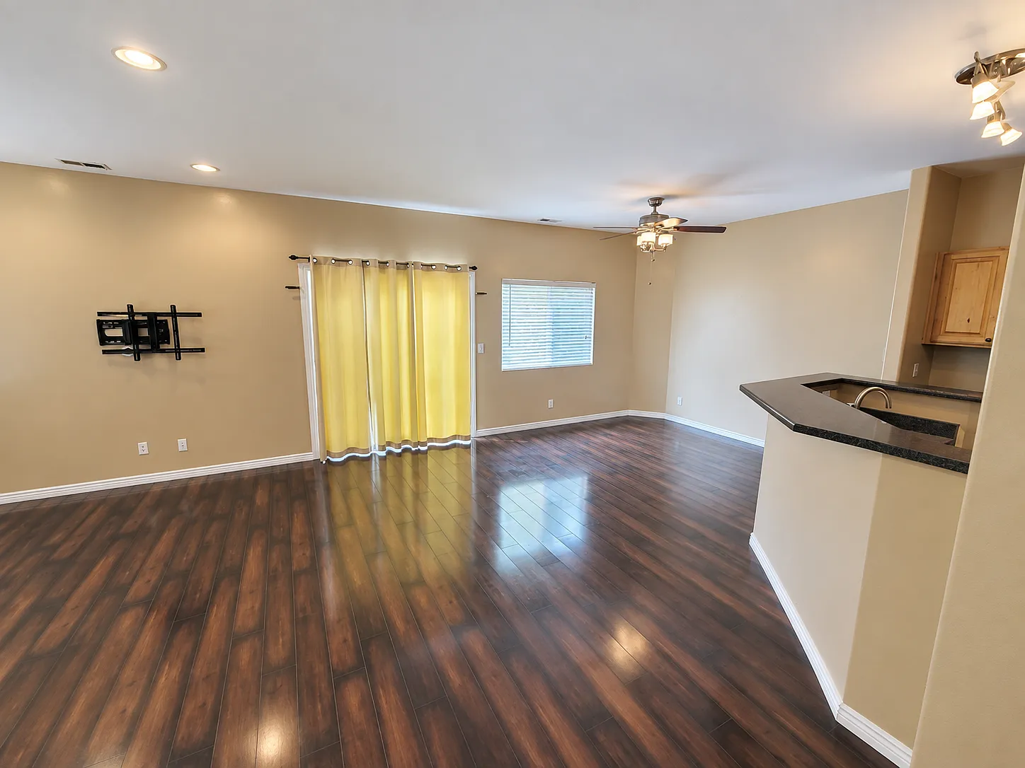 3 bed, 1550 sqft, $2,150 — Photo 4