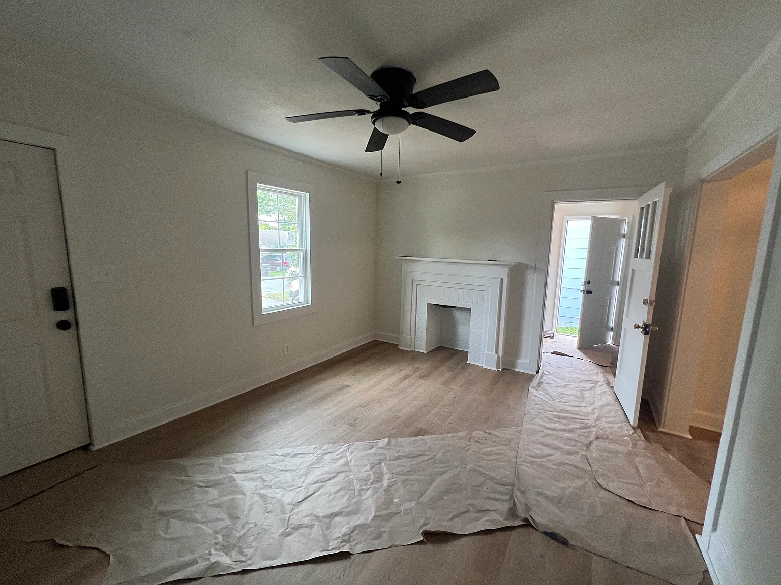 2 bed, 828 sqft, $1,200 — Photo 2