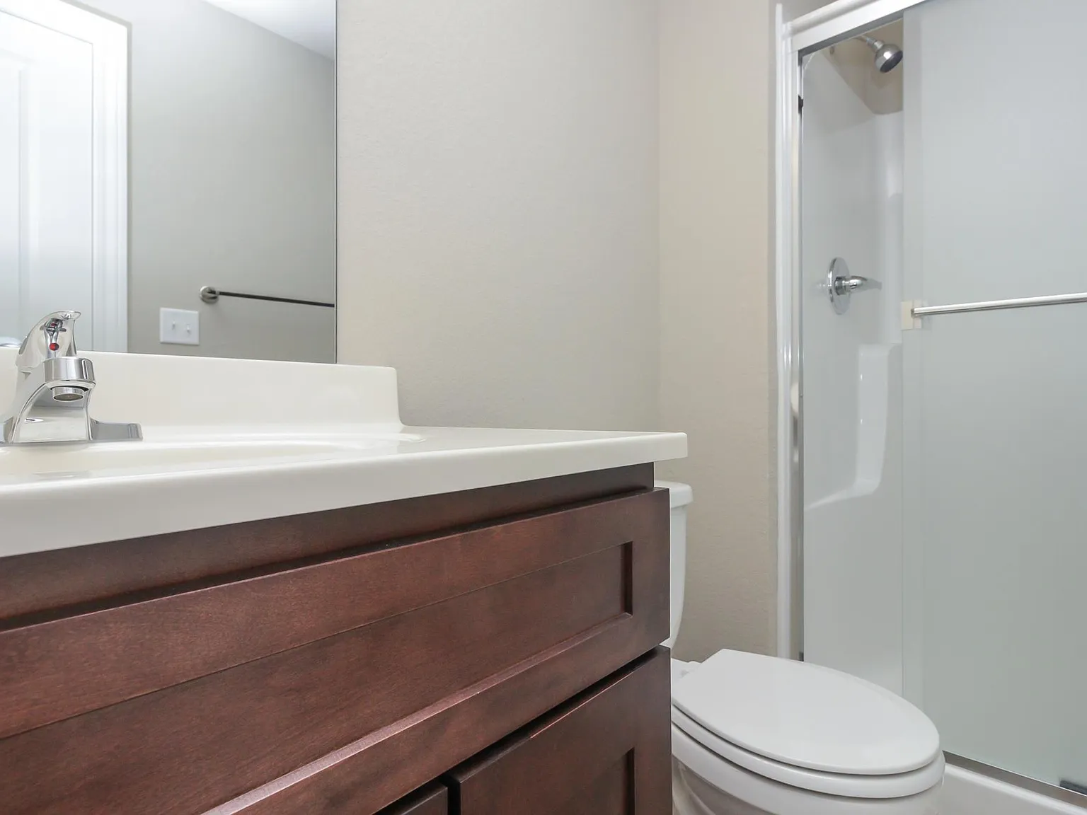 2 bed, 3.5 bath, 2050 sqft, $1,695 — Photo 3