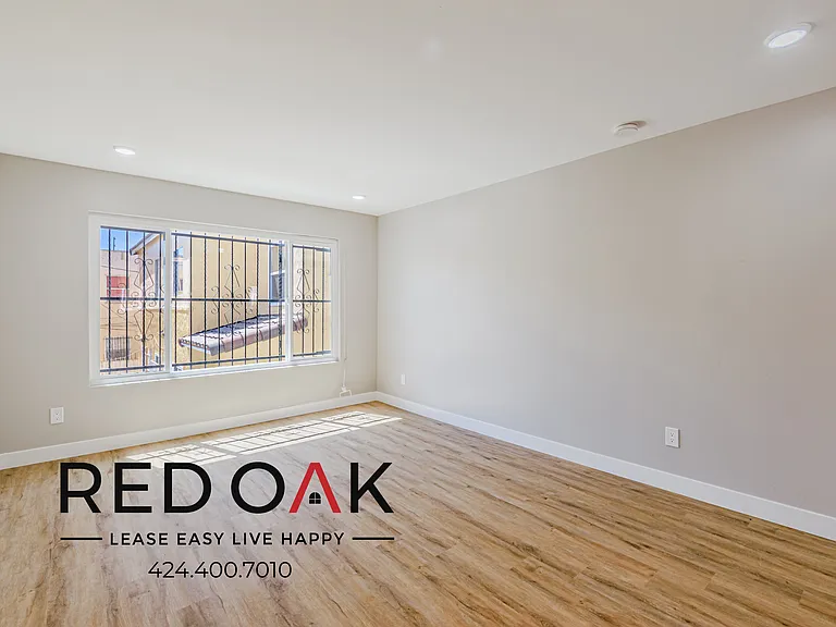 921 W 82nd St #26 — Photo 2