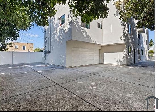3rd image of 1110 W 40th Pl #4