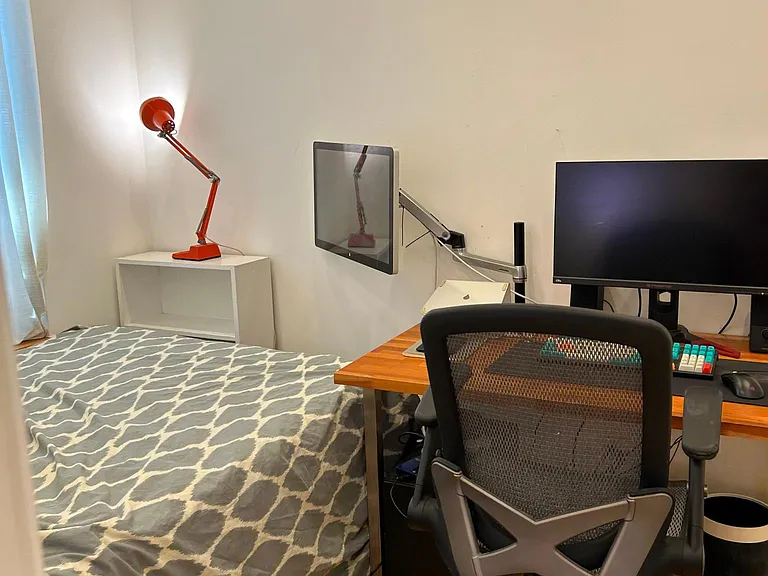 1731 W 17th St #6 — Photo 9