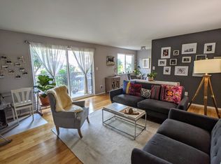 911 N 73rd St APT 201, Seattle, WA 98103