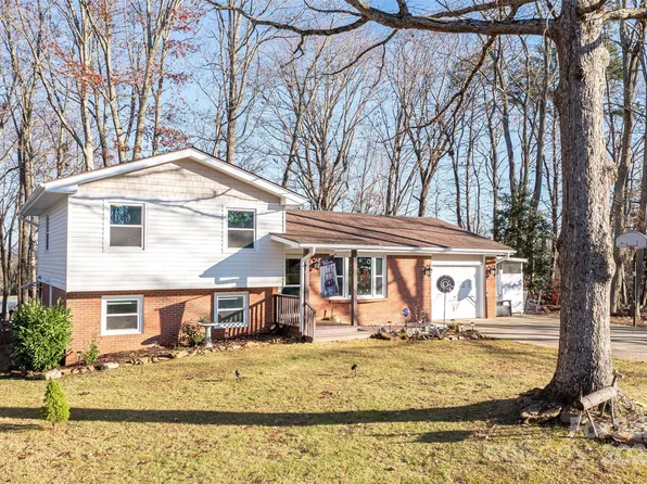 28 Laurel Park Dr, Arden, NC 28704