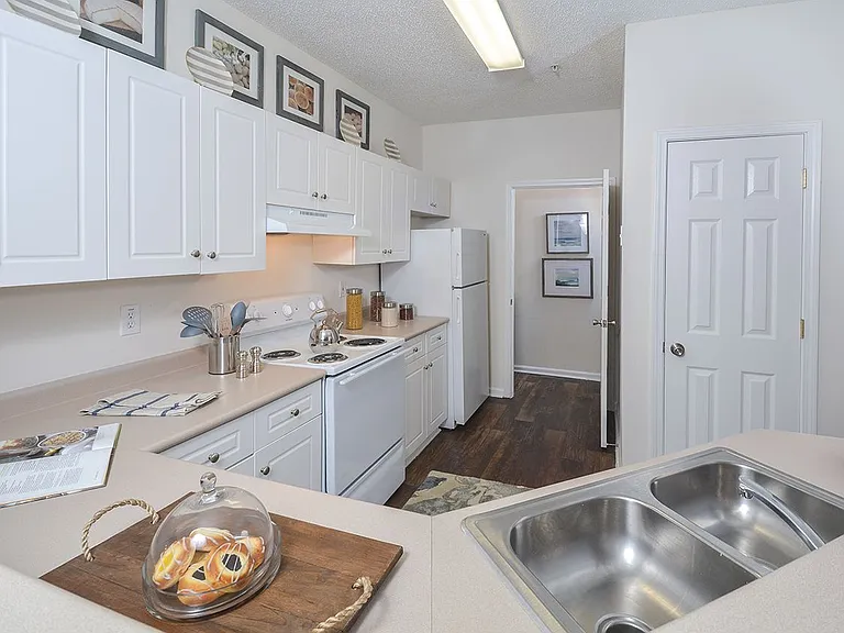 Walden Brook Apartments — Photo 28
