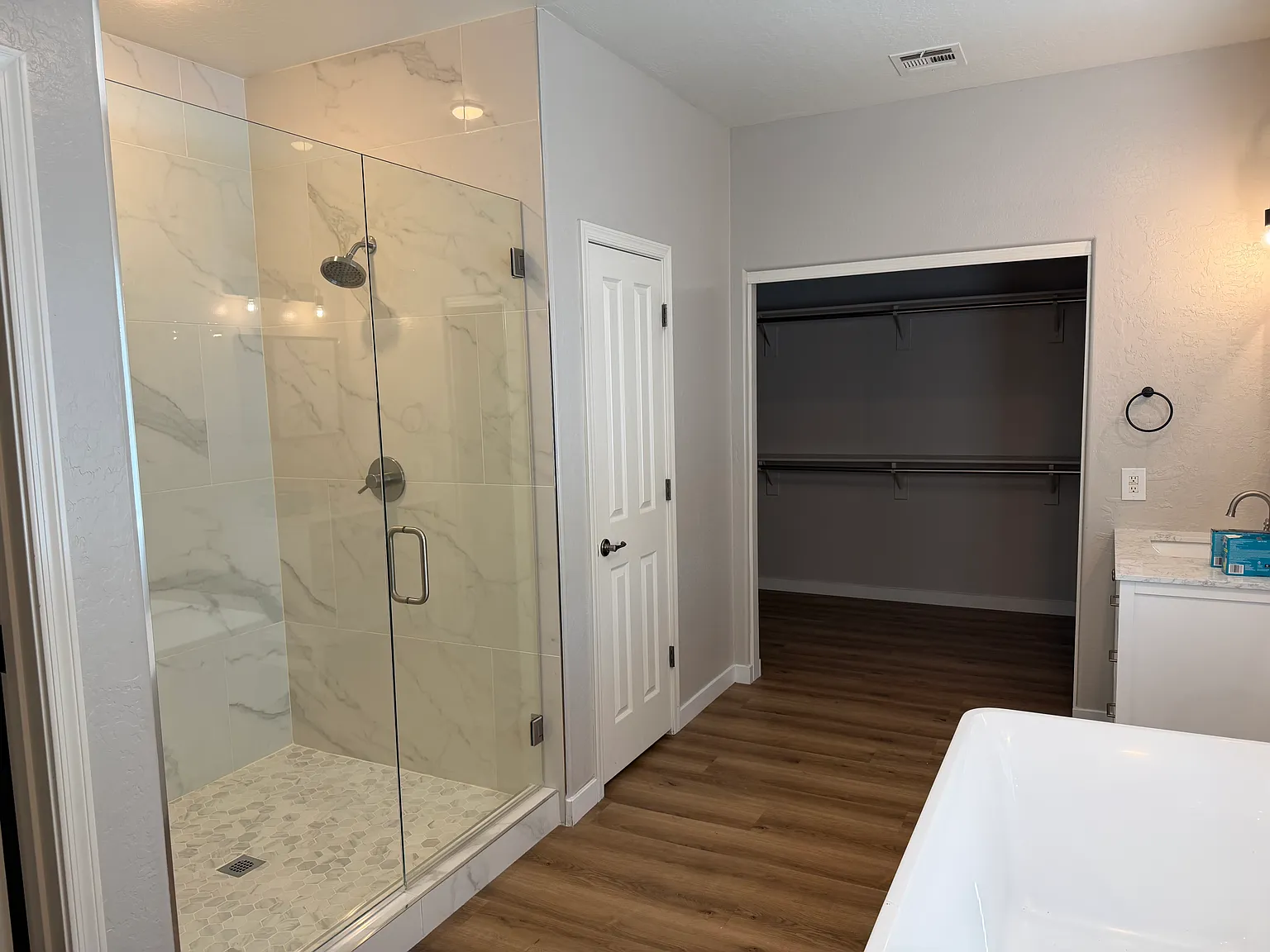 4 bed, 2849 sqft, $2,700 — Photo 2