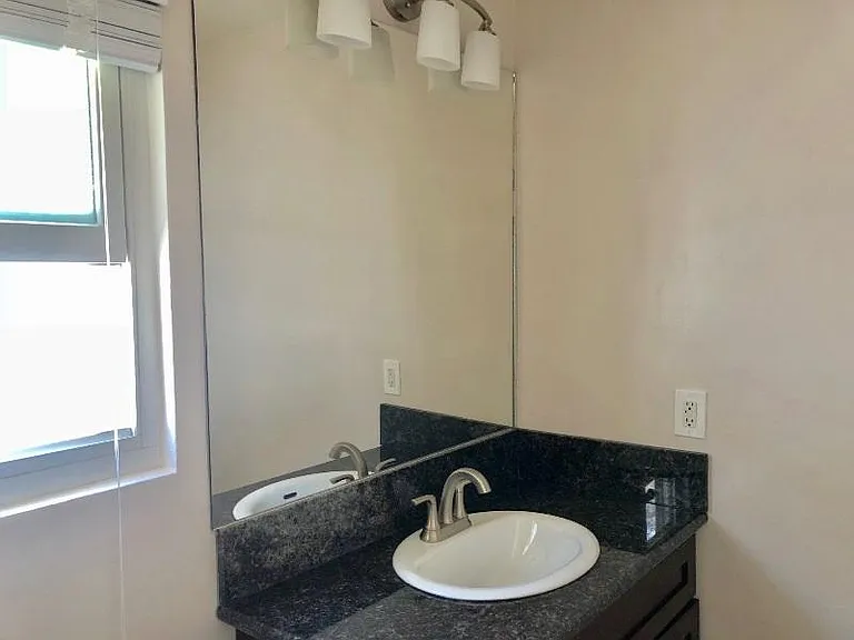 2104 Huntington Ln #D — Photo 9