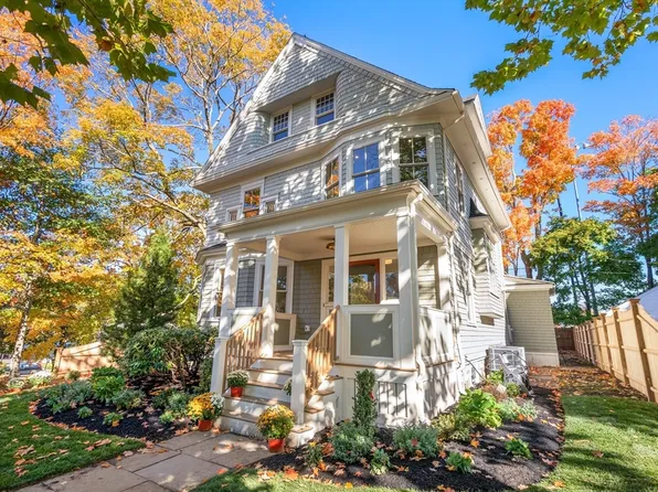 12 Oakland Ave, Needham, MA 02492