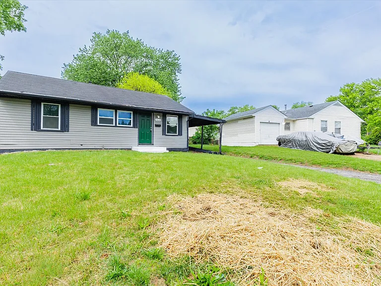 332 Banff Cir — Photo 2