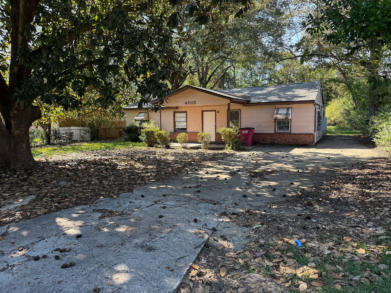 3 bed, 1200 sqft, $1,300 — Photo 1