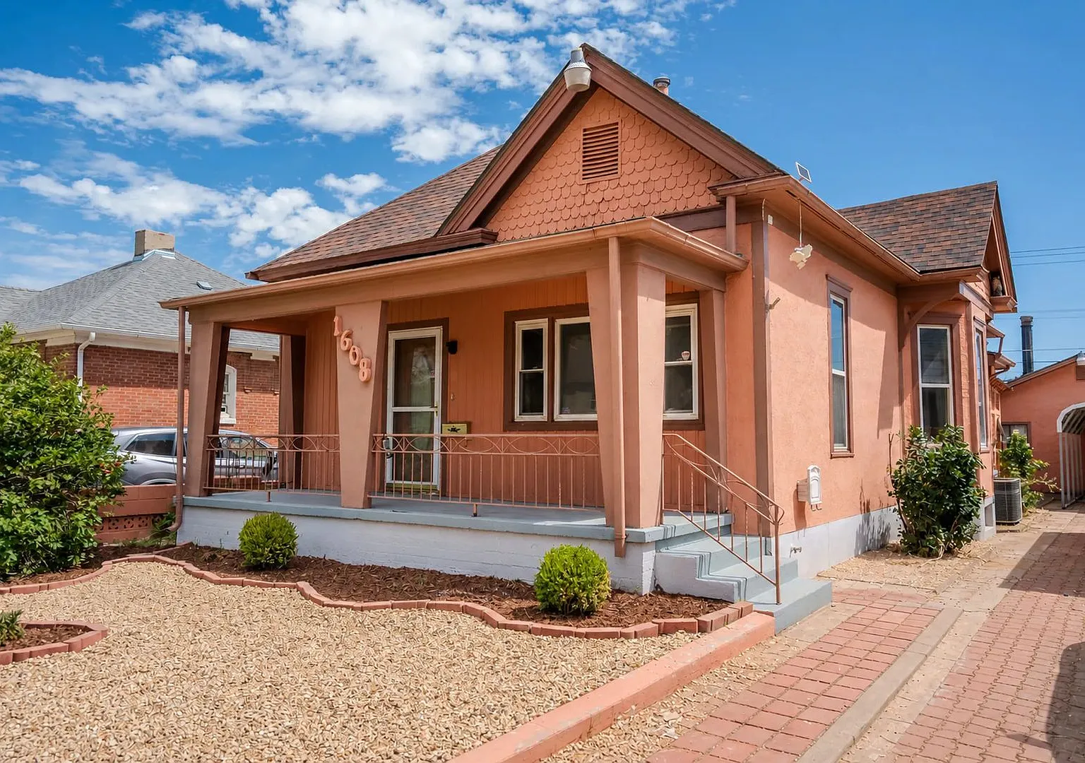 3 bed, 2134 sqft, $1,900 — Photo 1