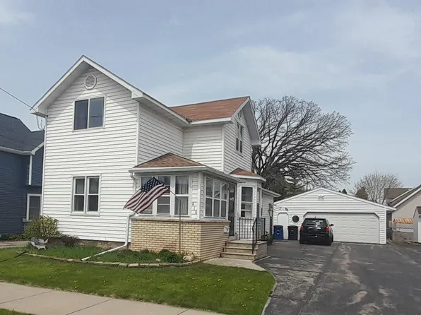416 W 12th Ave, Oshkosh, WI 54902