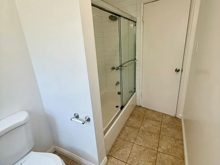 476-478 Almond Ave #480 — Photo 8