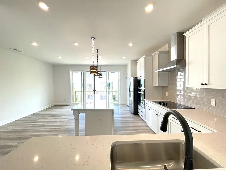 5005 Layman Dr — Photo 9