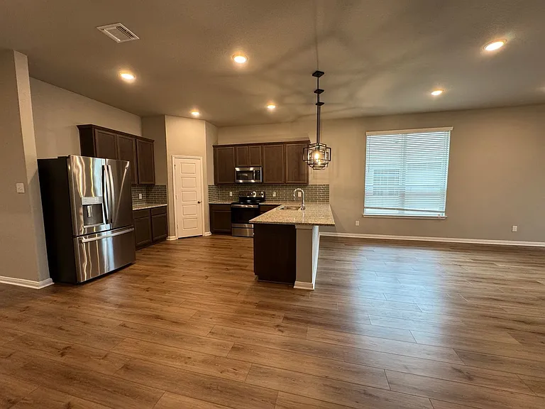 1312 Dowdy Dr — Photo 11