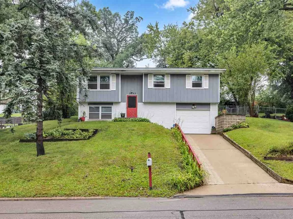 2623 Westwood Dr NW, Cedar Rapids, IA 52405