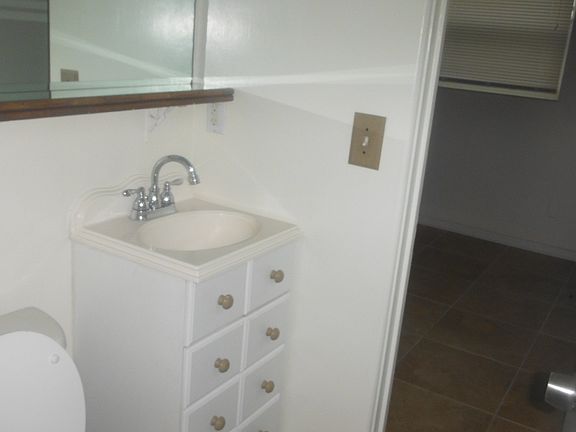 5th image of 2914 Touraine Ave