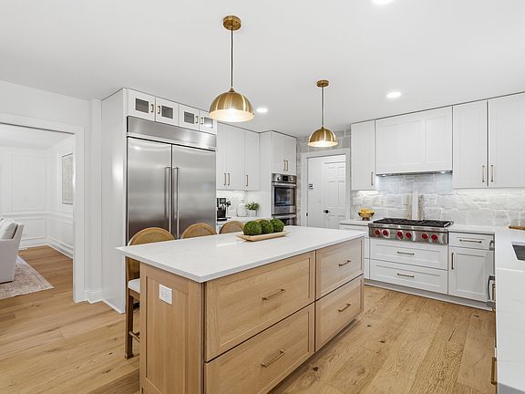 4th image of 740 Woodside Ave