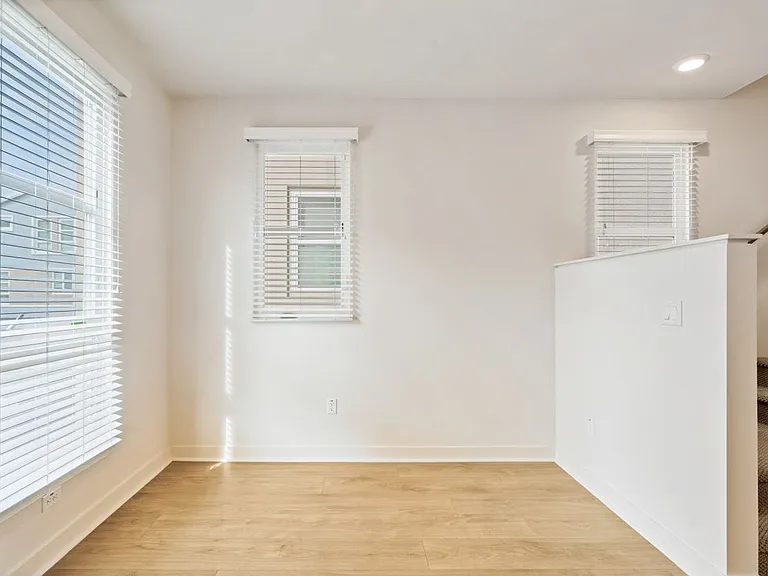 2700 E Chaucer St #14 — Photo 18