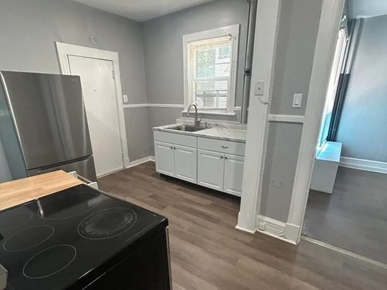 472 Hudson Ave #1 — Photo 12