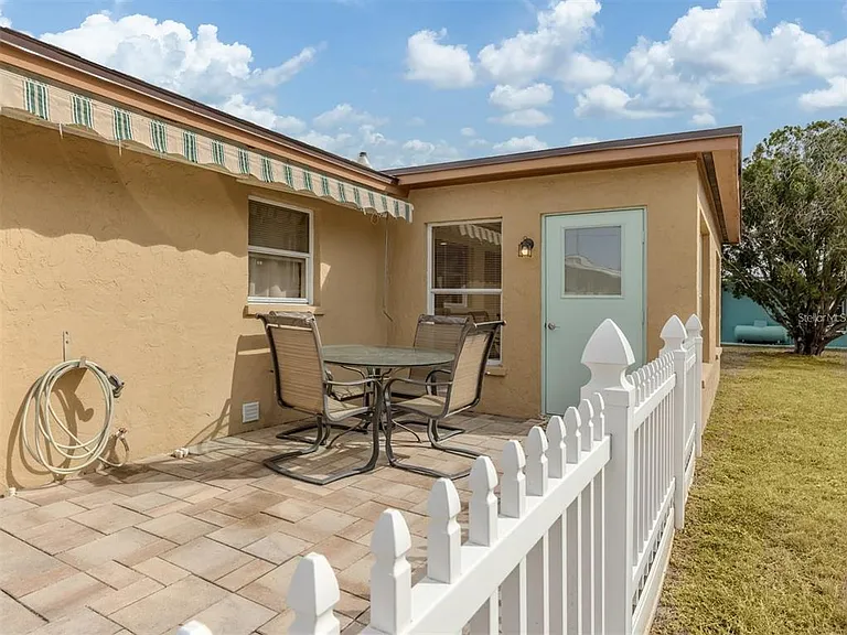 1215 Mango Ave — Photo 4