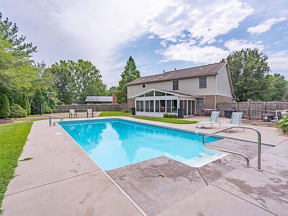 3rd image of 4720 Cromwell Dr