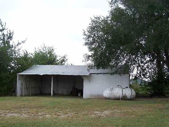 3rd image of 3893 Farm Road 196
