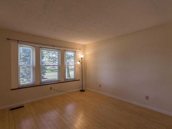 5th image of 1082 Worthington Woods Blvd
