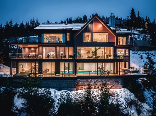 3824 Sunridge Dr, Whistler, BC V8E 0W1