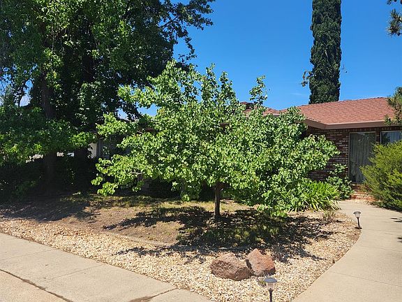 3rd image of 1581 Valley View Dr