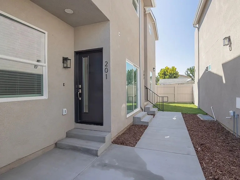 Olive Drive — Photo 15