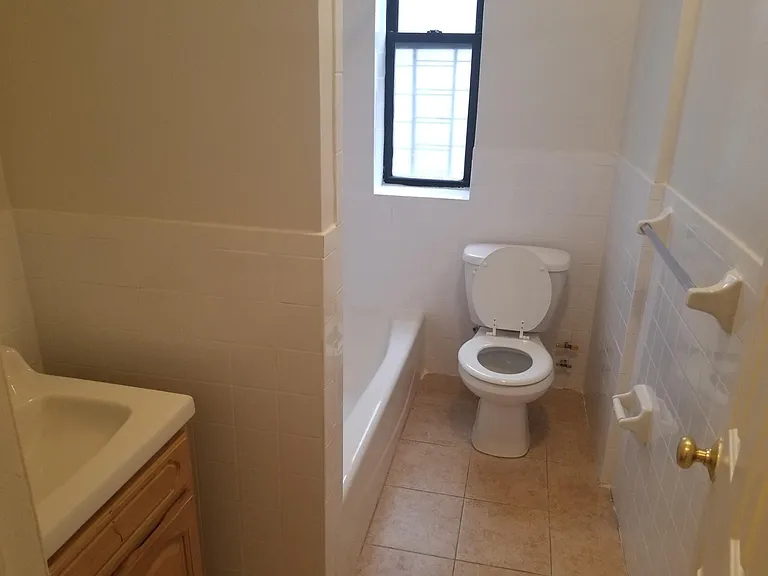 1520 Sheridan Ave — Photo 9