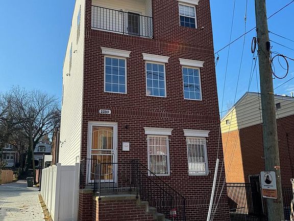 2nd image of 2239 Ridge Pl SE