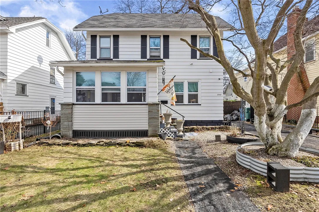 2042 N Clinton Ave photo 1