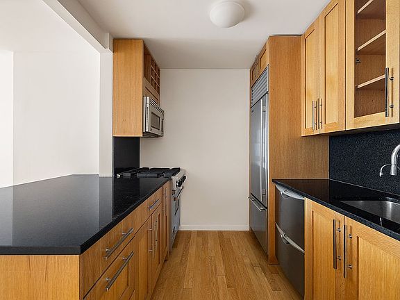 2nd image of 88 Greenwich St APT 1014
