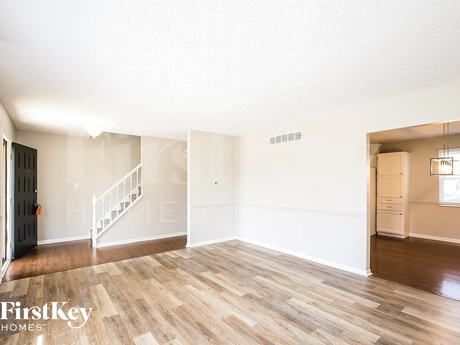 4 bed, 2.5 bath, 1968 sqft, $2,465 — Photo 3