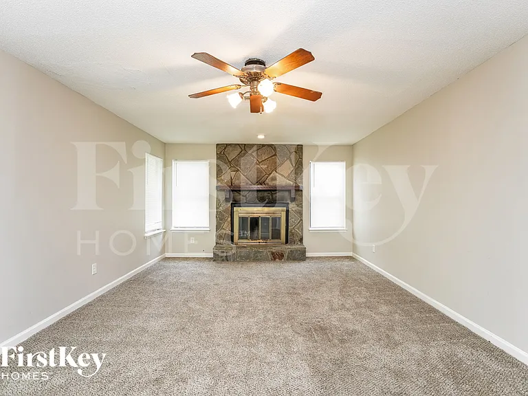 3931 Springleaf Dr — Photo 2