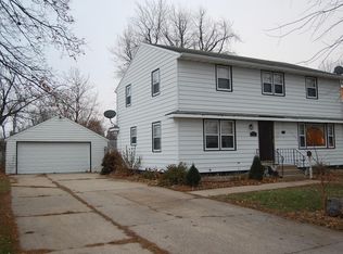 214 W 11th Ave, Worthington, MN 56187