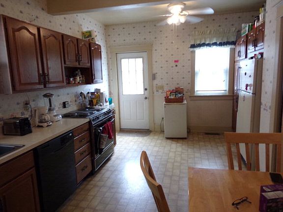 5th image of 2104 Summit St