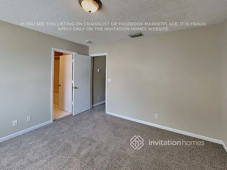 4728 SW 13th Pl — Photo 9