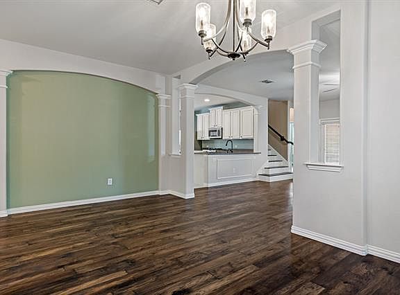 4th image of 933 Lake Worth Trl
