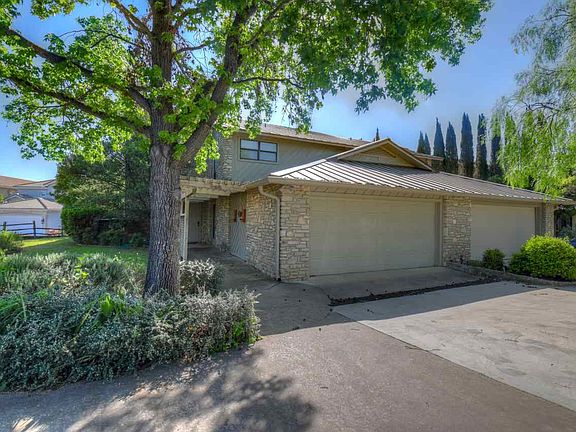2nd image of 104 Oasis Hls #A