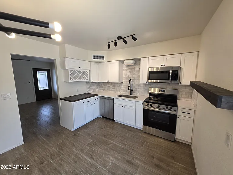 3735 E Claire Dr — Photo 7