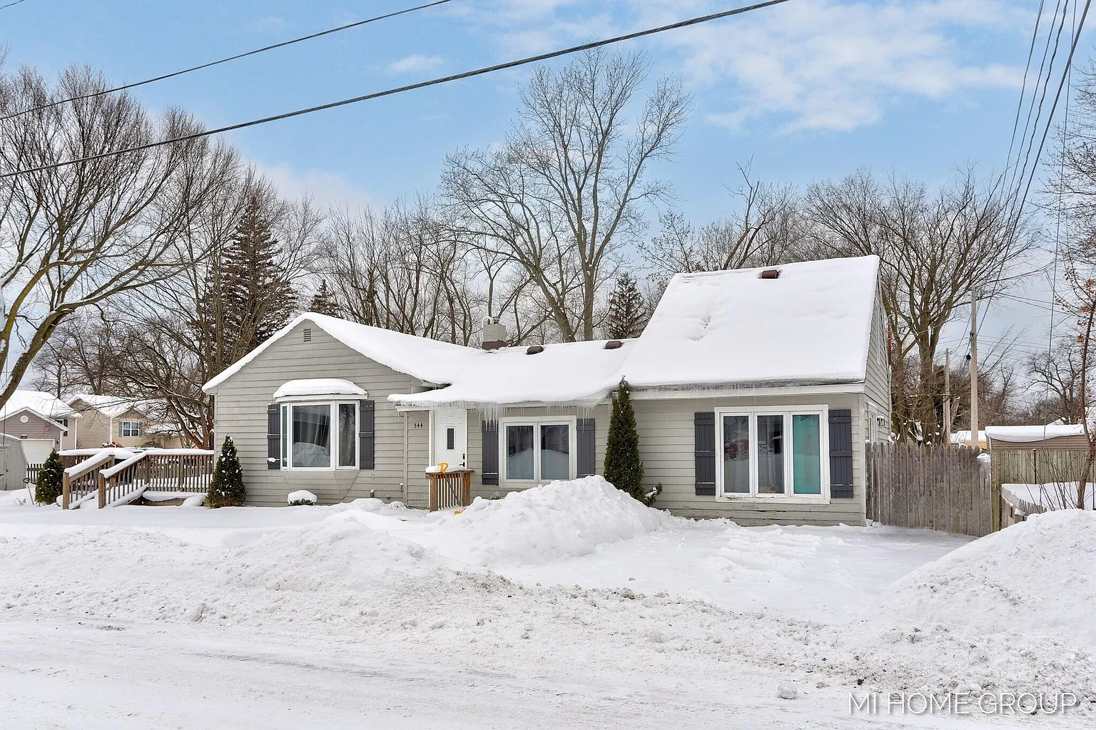 544 Homestead Ave photo 1