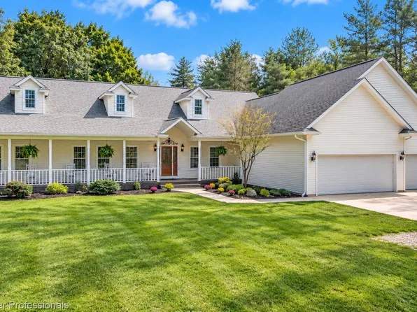 575 Lake George Rd, Oakland, MI 48363