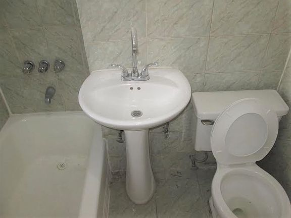 4th image of 745 Park Ave APT 1L