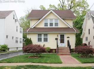 865 Ester Ave, Teaneck, NJ 07666
