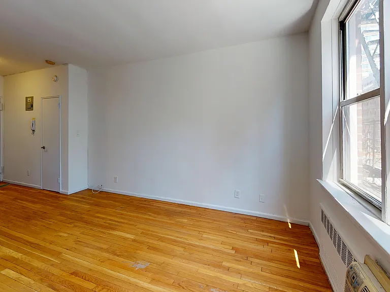 1483 1st Ave #3E — Photo 5